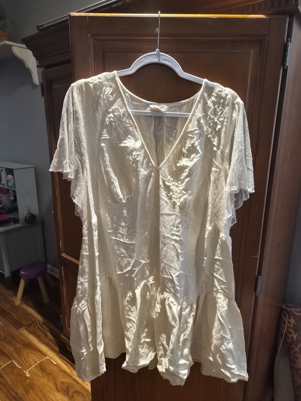 Lightweight Cream V-Neck Flutter Sleeve Mini Dreds